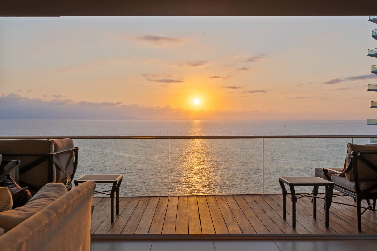 ICON VALLARTA – TOWER 1 | BEACHFRONT LUXURY VACATION RENTAL
