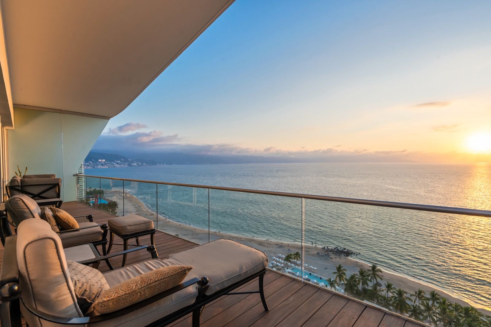ICON VALLARTA – TOWER 1 | BEACHFRONT LUXURY VACATION RENTAL