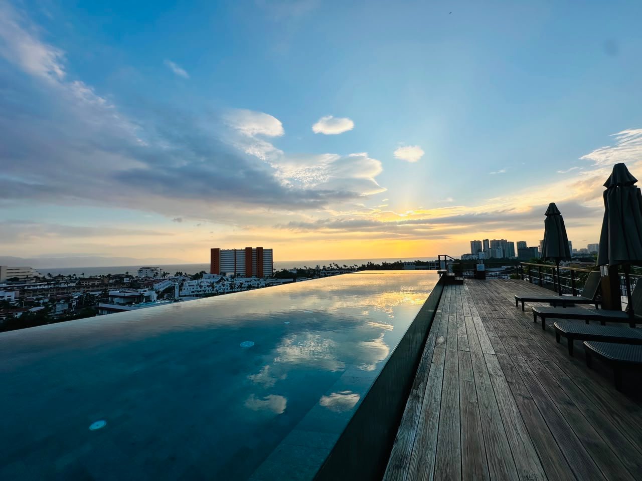 CORNER PENTHOUSE VIA MILAN – VERSALLES/ LONG TERM RENTAL