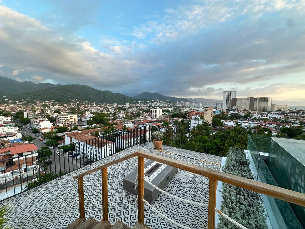 CORNER PENTHOUSE VIA MILAN – VERSALLES/ LONG TERM RENTAL