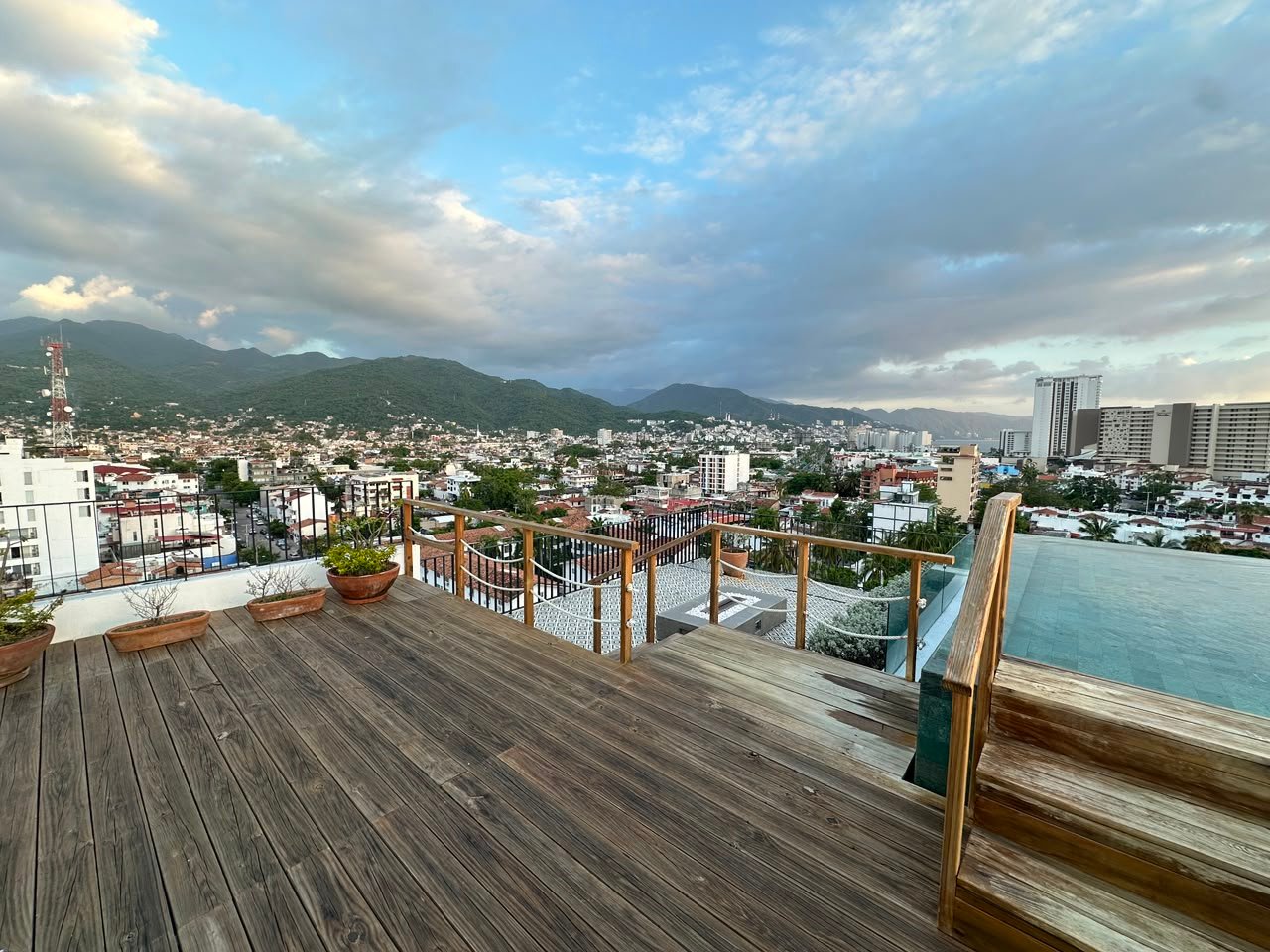 CORNER PENTHOUSE VIA MILAN – VERSALLES/ LONG TERM RENTAL