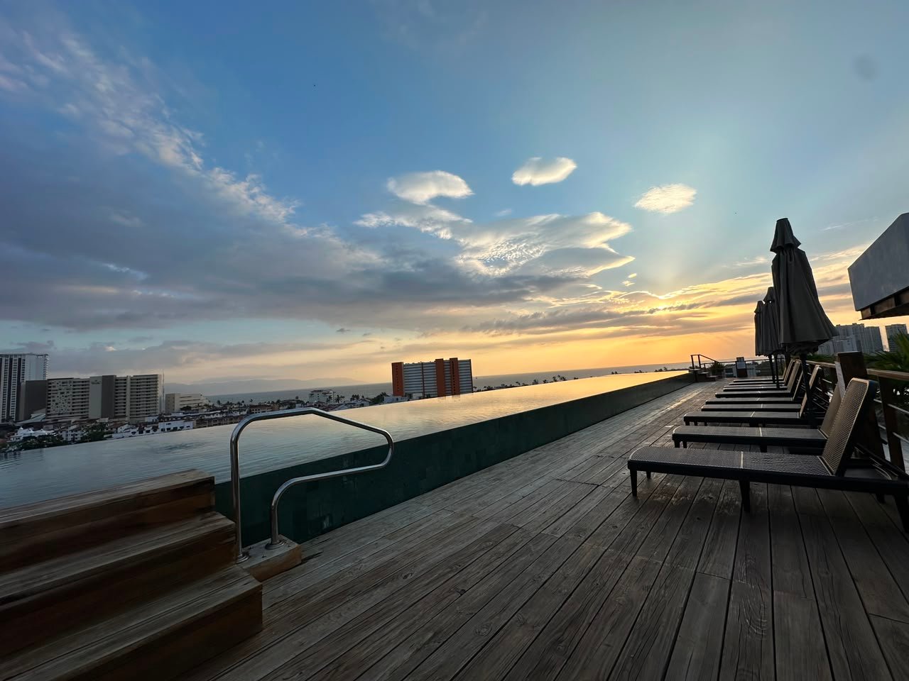 CORNER PENTHOUSE VIA MILAN – VERSALLES/ LONG TERM RENTAL