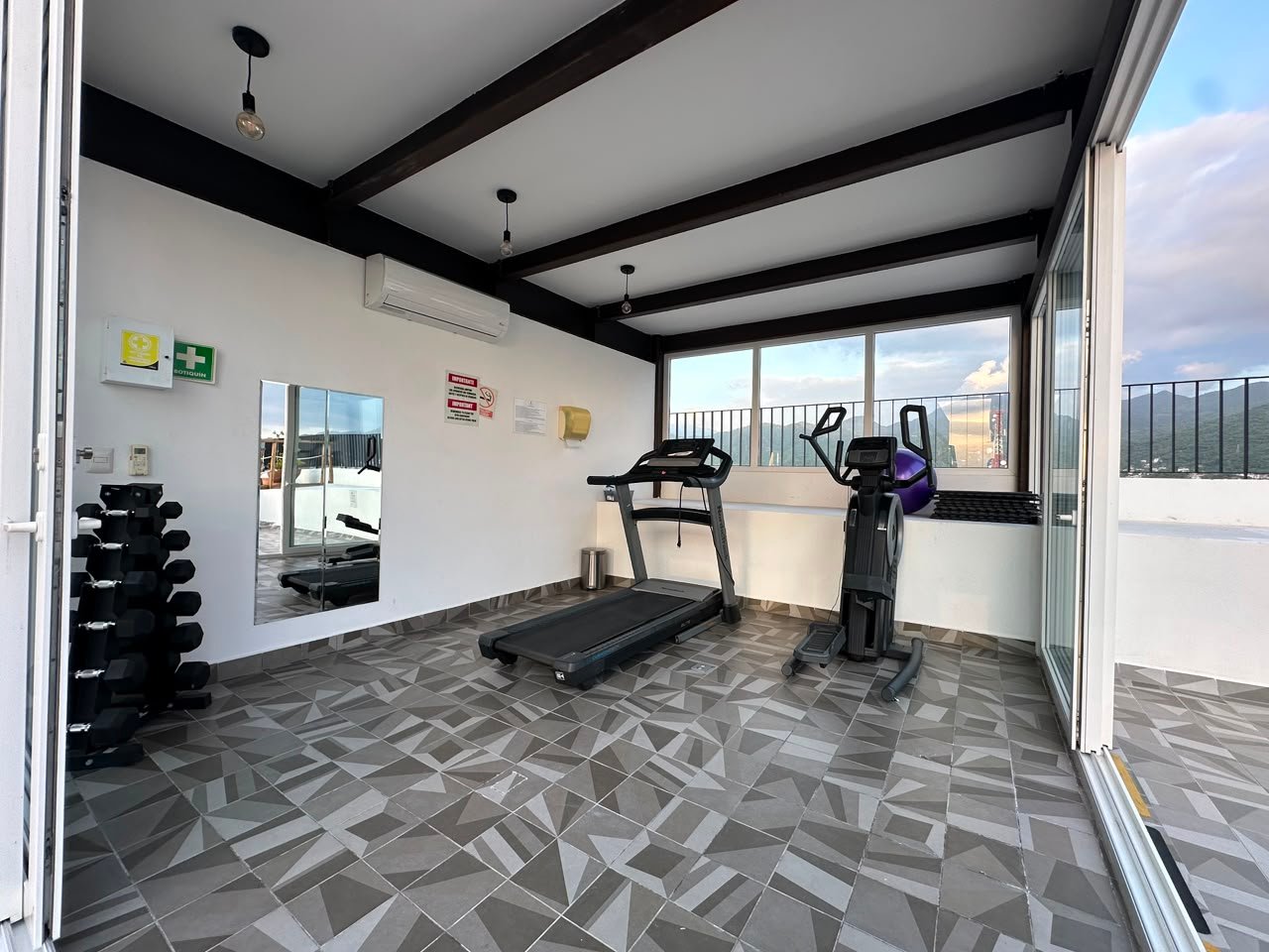 CORNER PENTHOUSE VIA MILAN – VERSALLES/ LONG TERM RENTAL