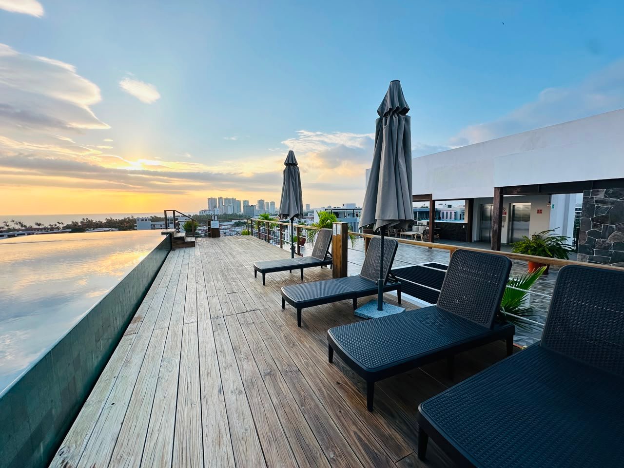CORNER PENTHOUSE VIA MILAN – VERSALLES/ LONG TERM RENTAL