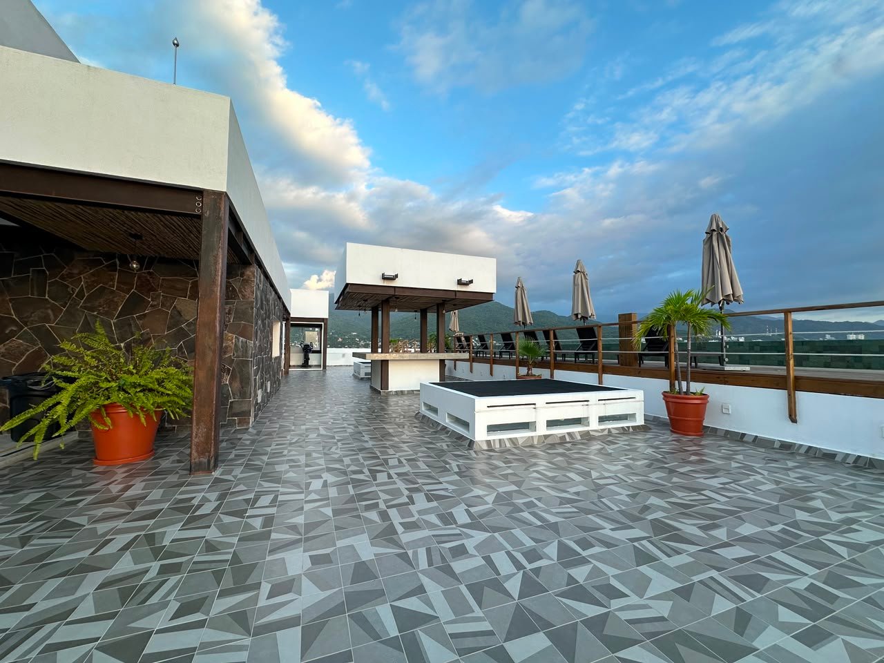 CORNER PENTHOUSE VIA MILAN – VERSALLES/ LONG TERM RENTAL