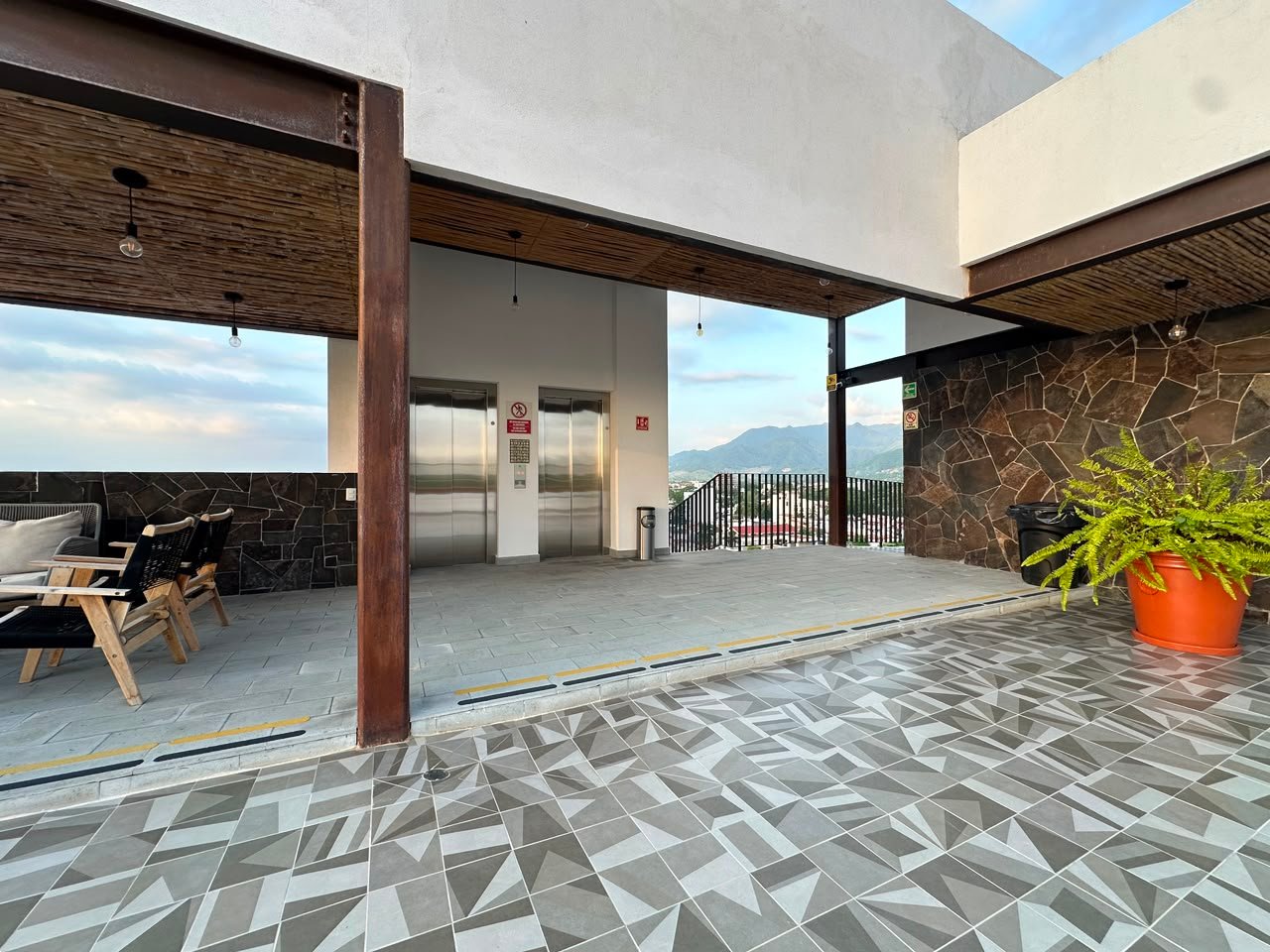 CORNER PENTHOUSE VIA MILAN – VERSALLES/ LONG TERM RENTAL
