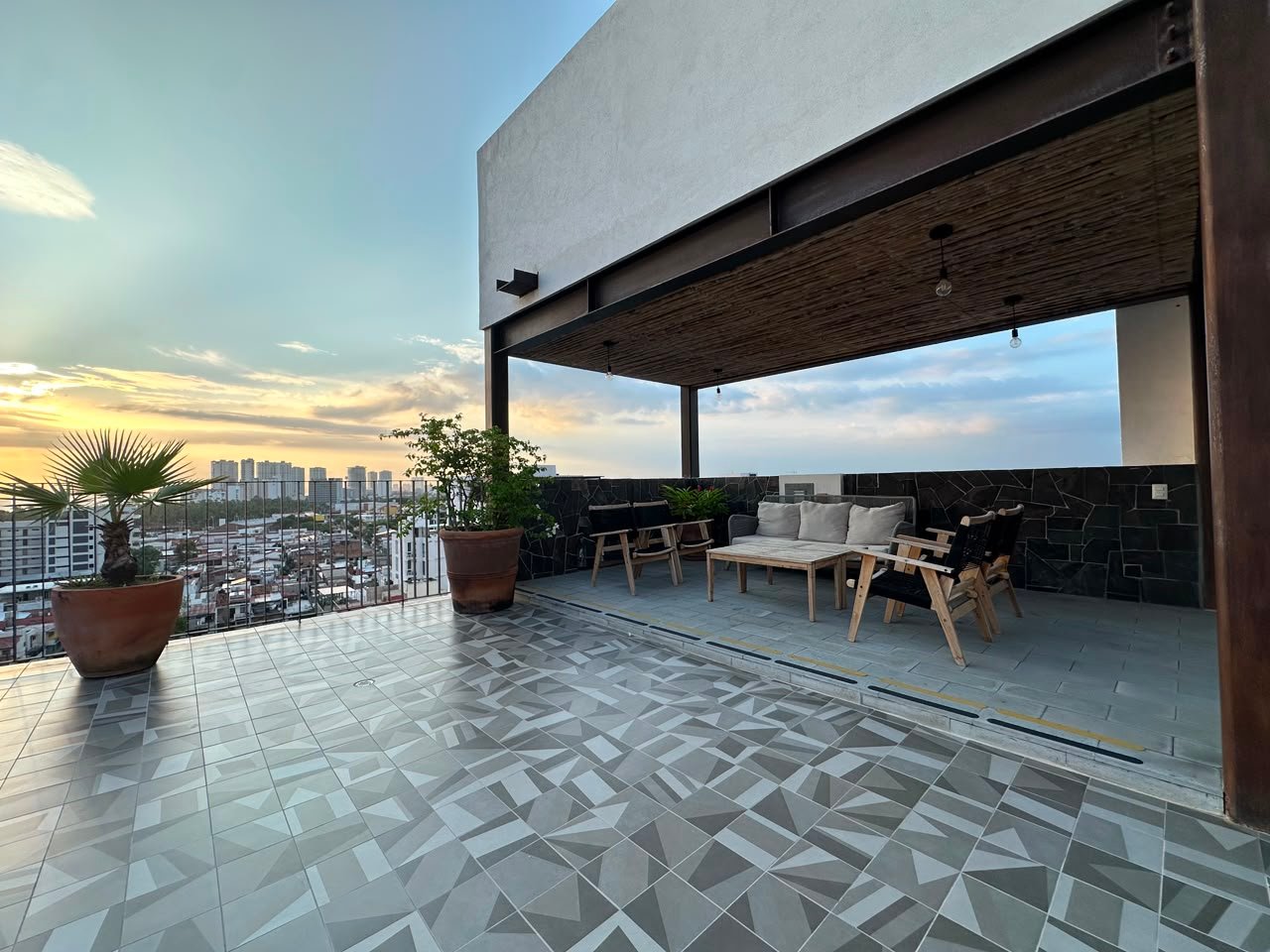 CORNER PENTHOUSE VIA MILAN – VERSALLES/ LONG TERM RENTAL