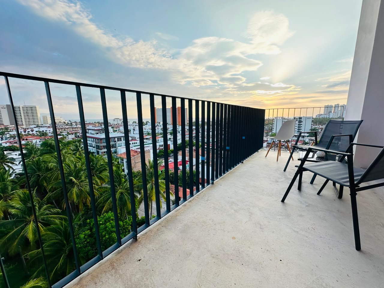 CORNER PENTHOUSE VIA MILAN – VERSALLES/ LONG TERM RENTAL