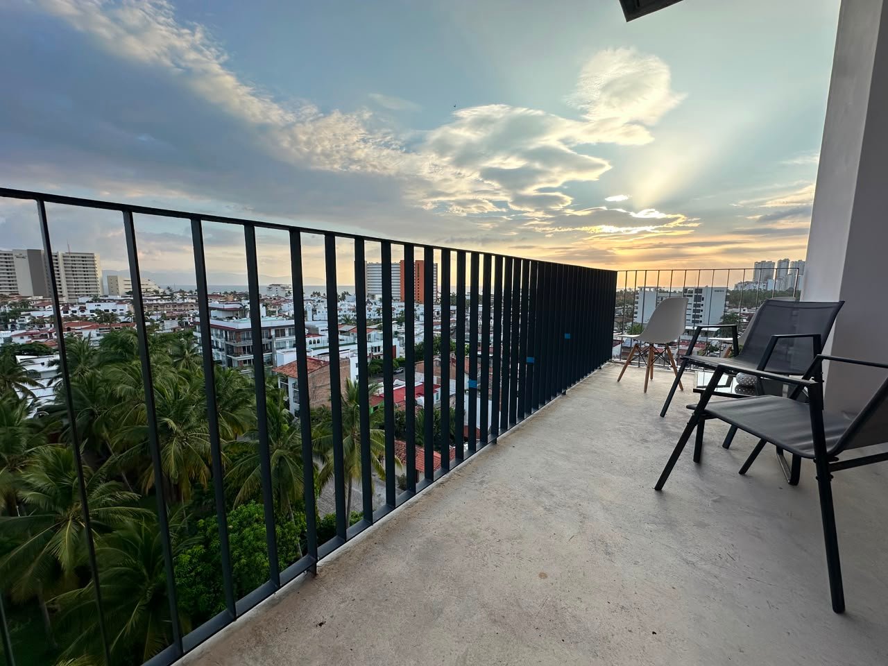 CORNER PENTHOUSE VIA MILAN – VERSALLES/ LONG TERM RENTAL
