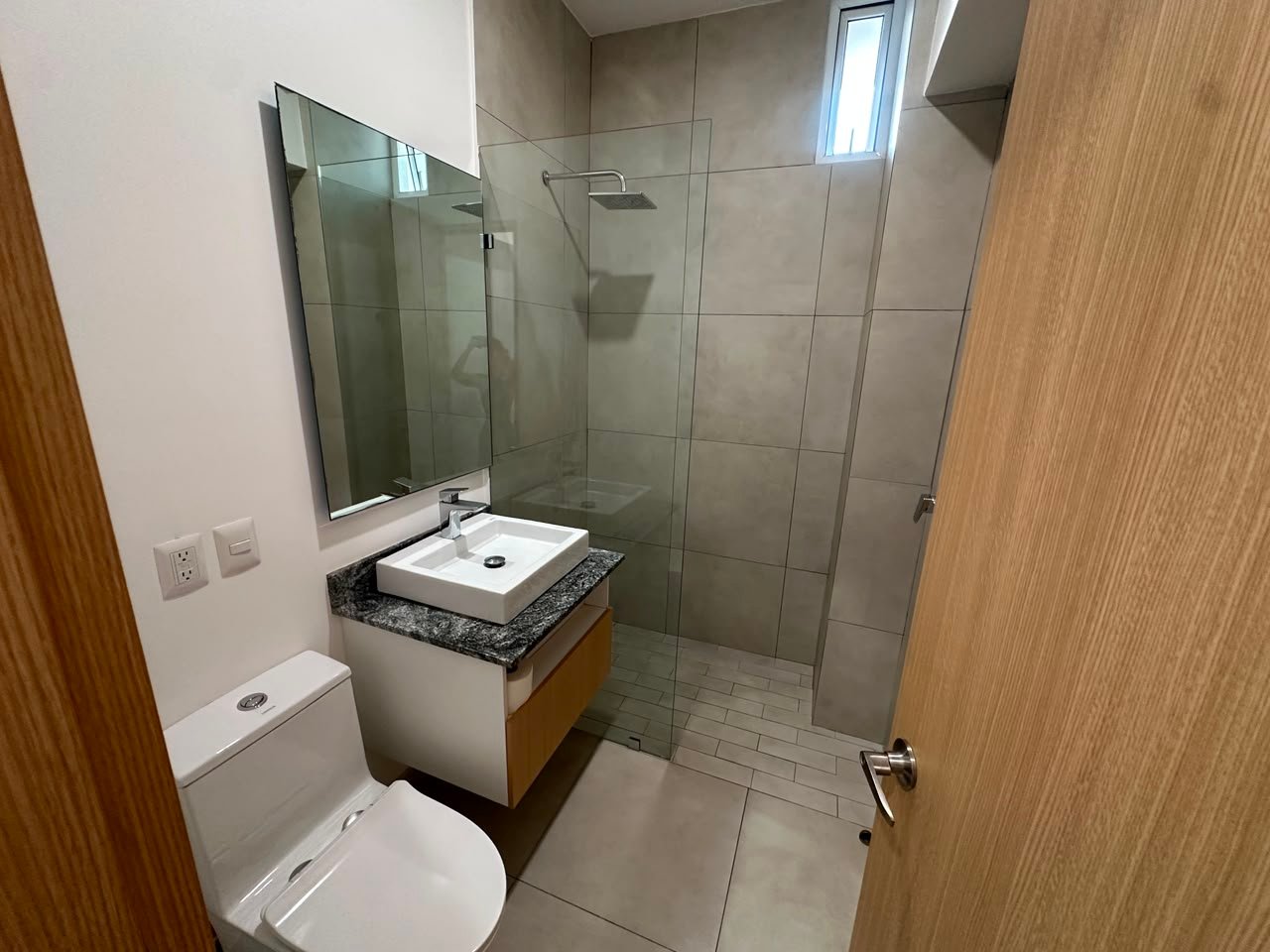 CORNER PENTHOUSE VIA MILAN – VERSALLES/ LONG TERM RENTAL