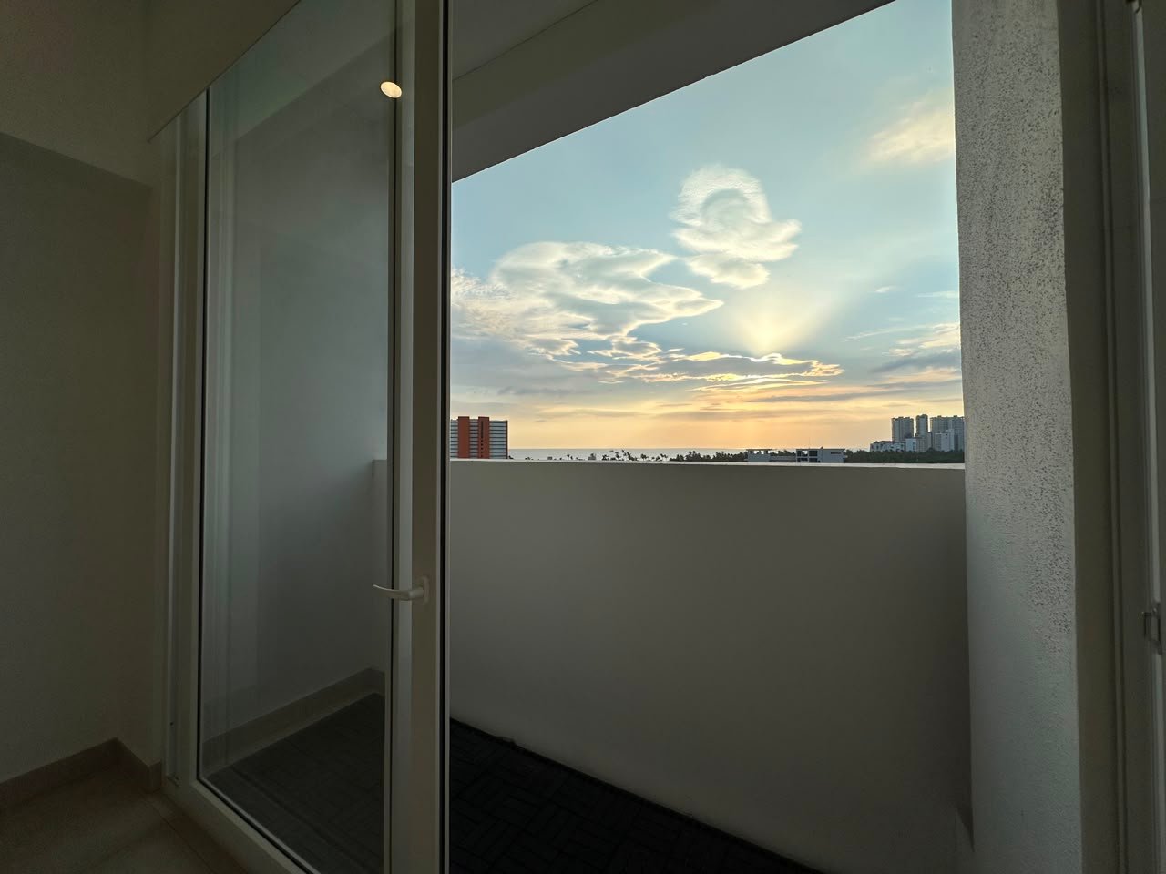 CORNER PENTHOUSE VIA MILAN – VERSALLES/ LONG TERM RENTAL