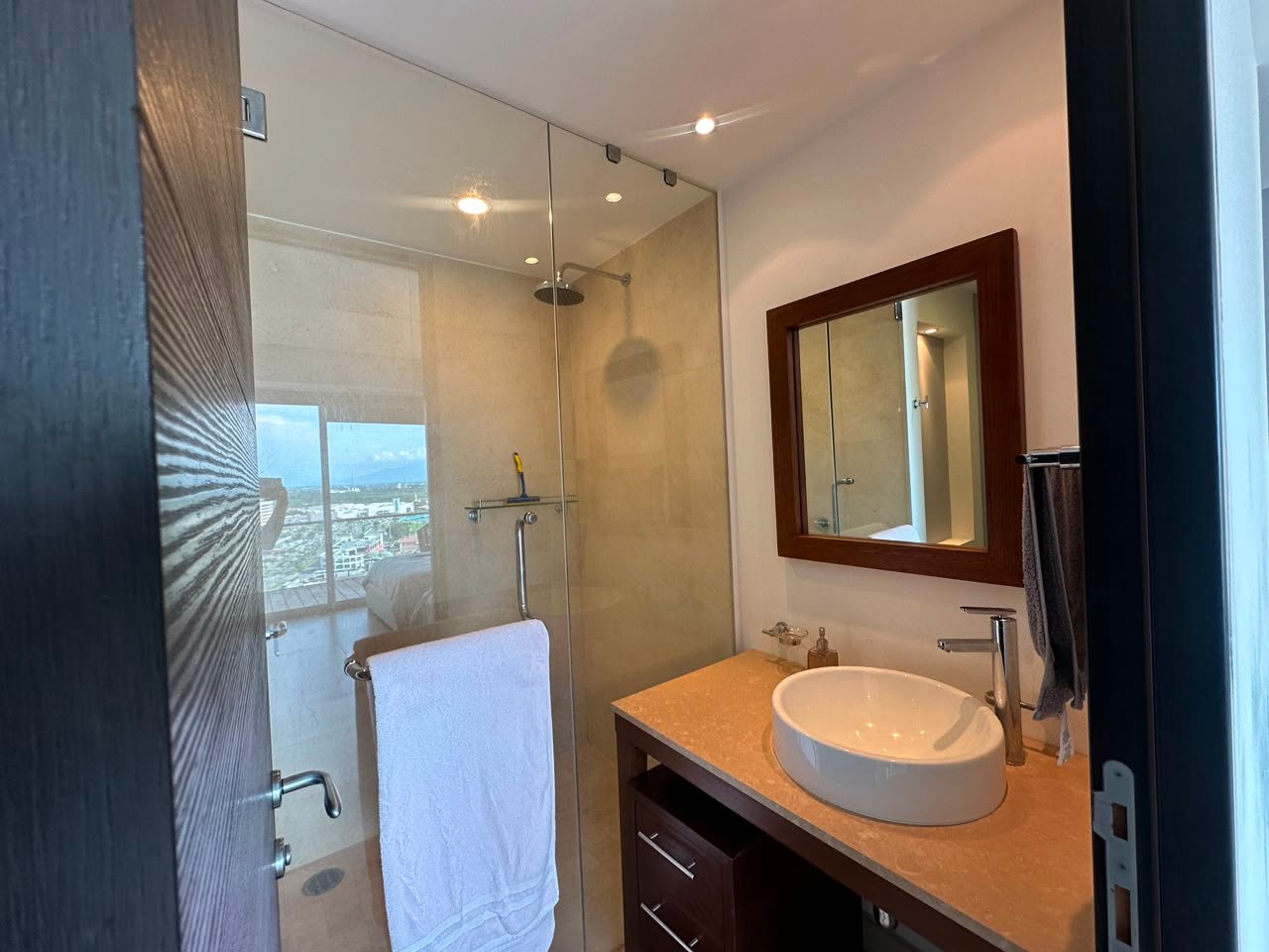 ICON VALLARTA – TOWER 2 | BEACHFRONT LUXURY YEARLY RENTAL